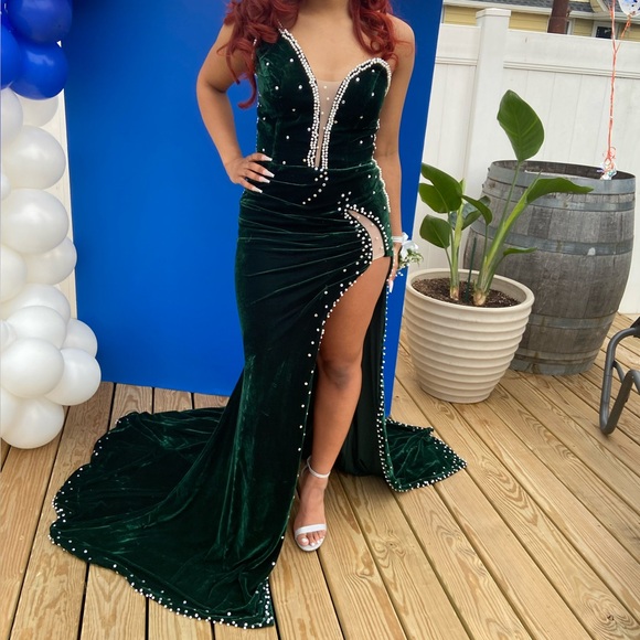 Prom Dress - Picture 1 of 11